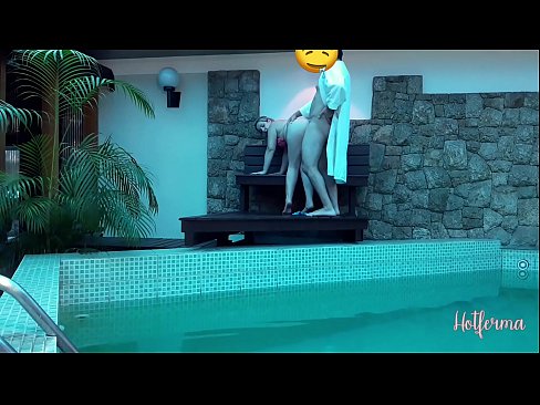 ❤️ Bos menjemput pembantu rumah ke kolam, tetapi tidak dapat menahan panas ❤❌ Lucah dubur pada kami